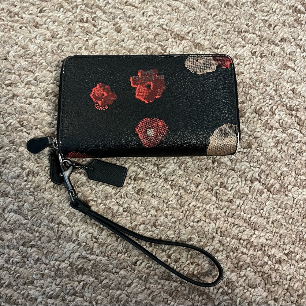 Coach wristlet wallet